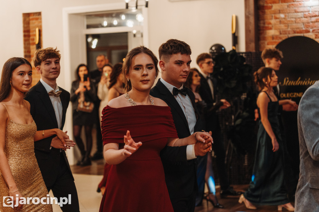 Studniówka 2025 maturzystów Społecznego Liceum Ogólnokształcącego w Jarocinie