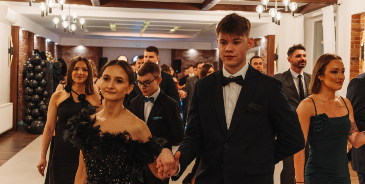 Studniówka 2025 maturzystów Społecznego Liceum Ogólnokształcącego w Jarocinie