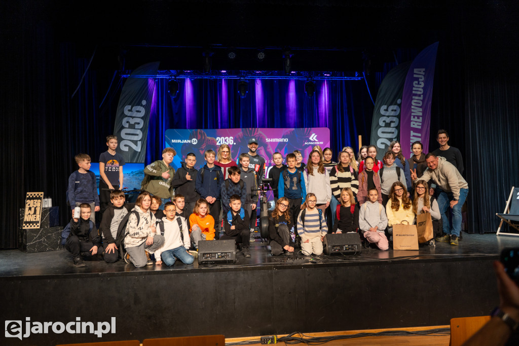 Jarocin na rowerze! Uczniowie rywalizowali jak zawodowi kolarze