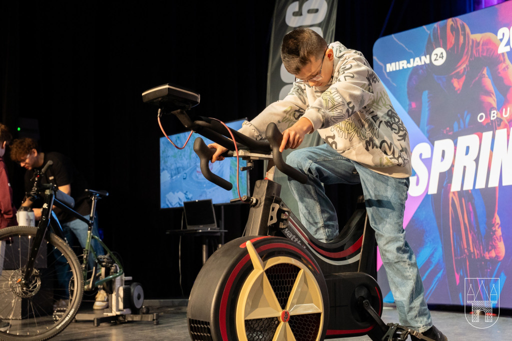 Jarocin na rowerze! Uczniowie rywalizowali jak zawodowi kolarze