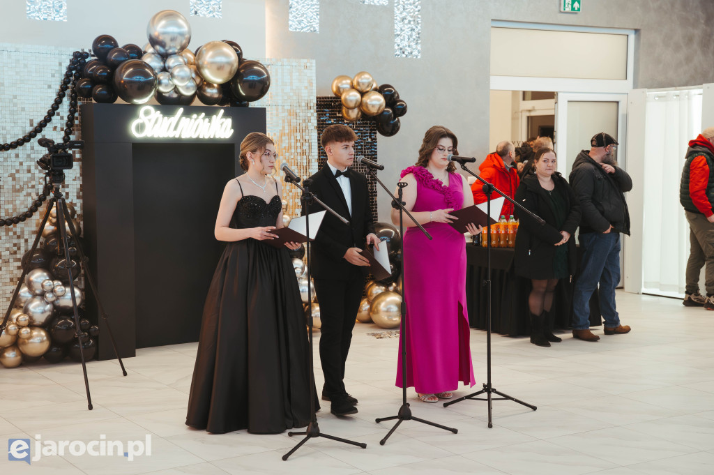 Studniówka 2025 maturzystów ZSP-B Tarce