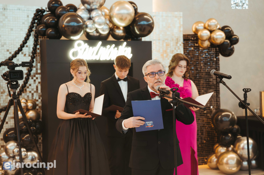 Studniówka 2025 maturzystów ZSP-B Tarce