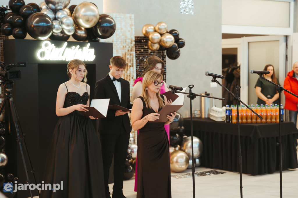 Studniówka 2025 maturzystów ZSP-B Tarce