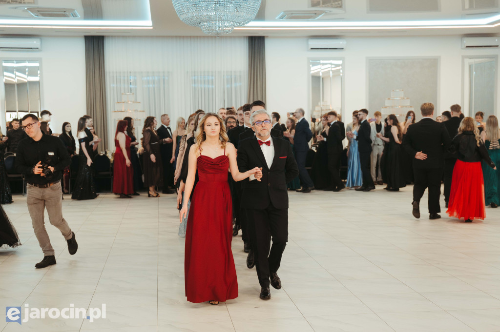 Studniówka 2025 maturzystów ZSP-B Tarce