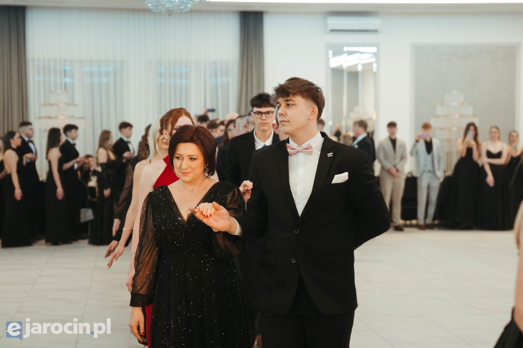 Studniówka 2025 maturzystów ZSP-B Tarce