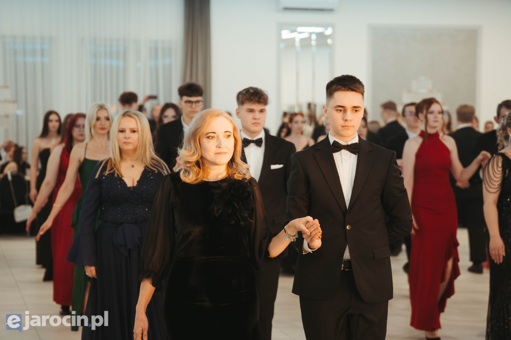 Studniówka 2025 maturzystów ZSP-B Tarce