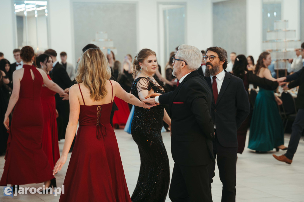 Studniówka 2025 maturzystów ZSP-B Tarce