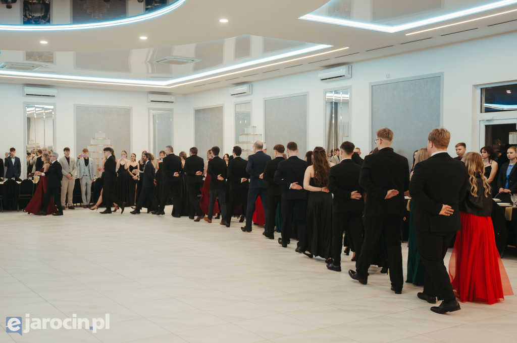 Studniówka 2025 maturzystów ZSP-B Tarce