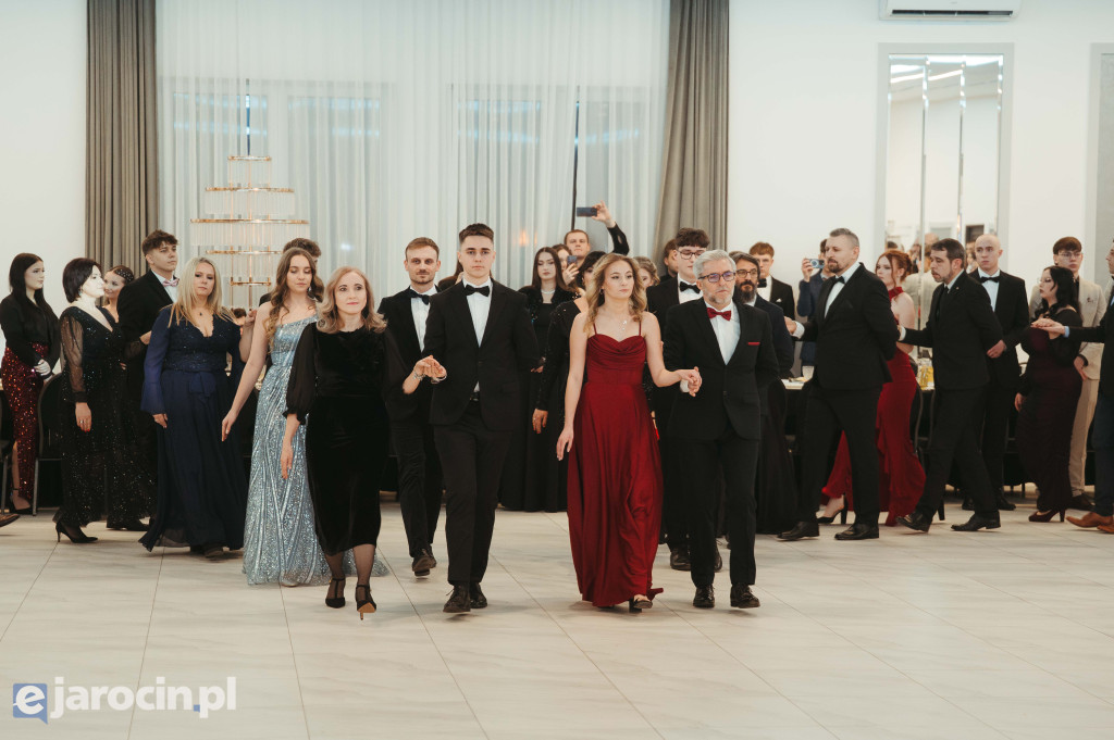 Studniówka 2025 maturzystów ZSP-B Tarce