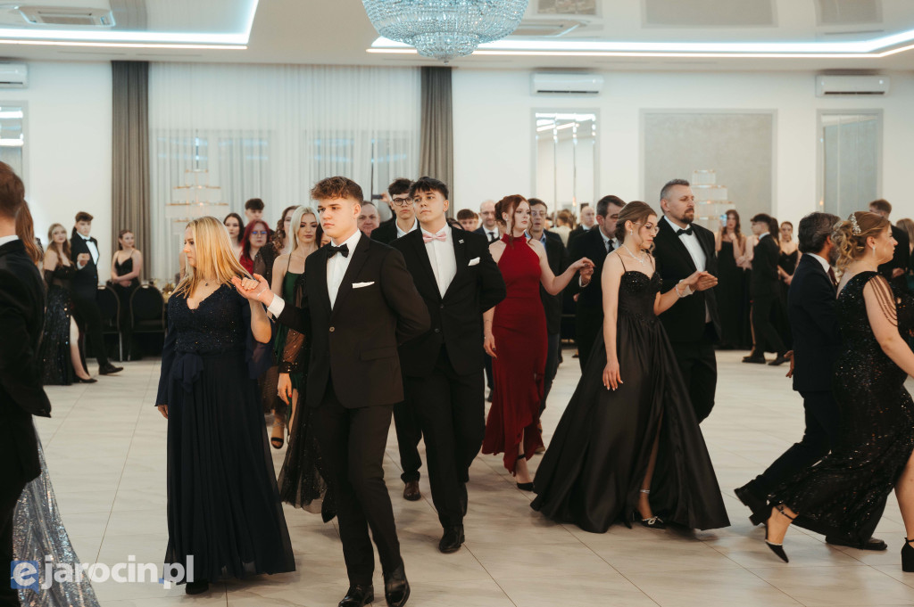 Studniówka 2025 maturzystów ZSP-B Tarce