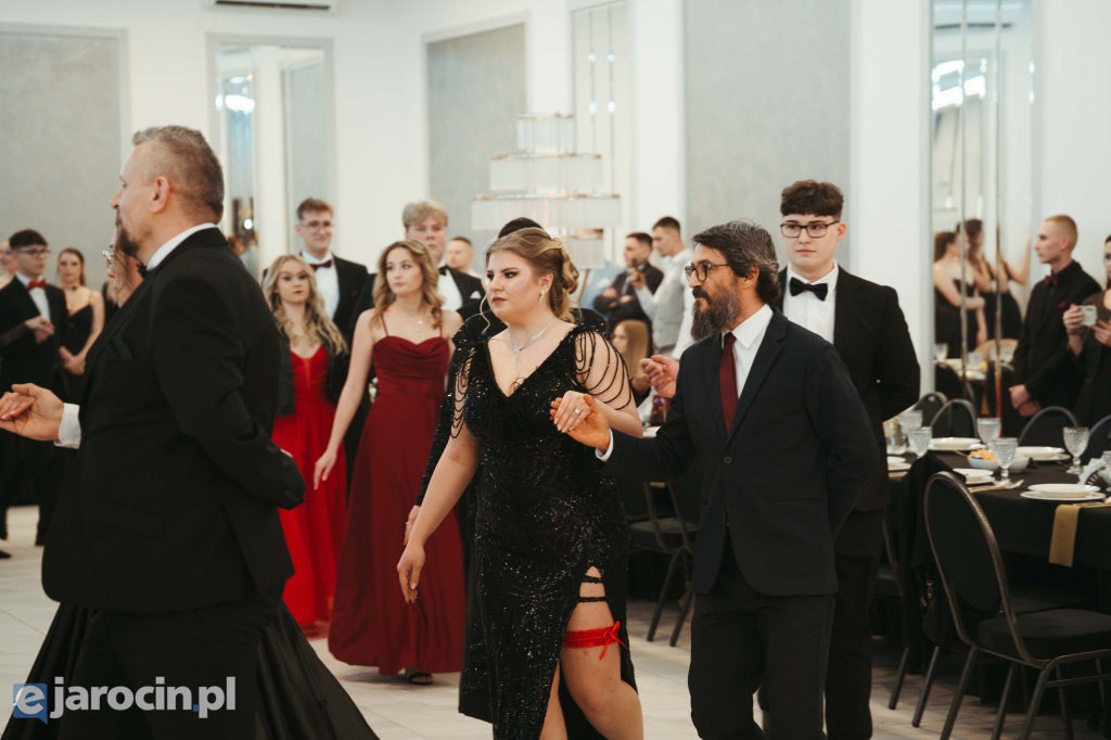 Studniówka 2025 maturzystów ZSP-B Tarce