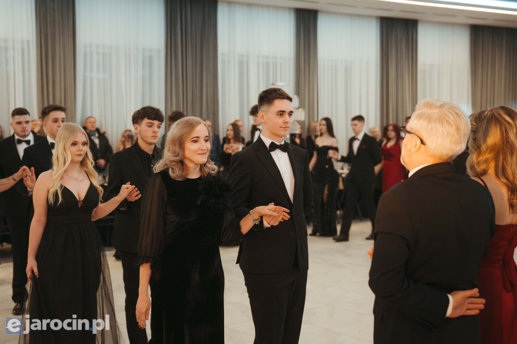 Studniówka 2025 maturzystów ZSP-B Tarce