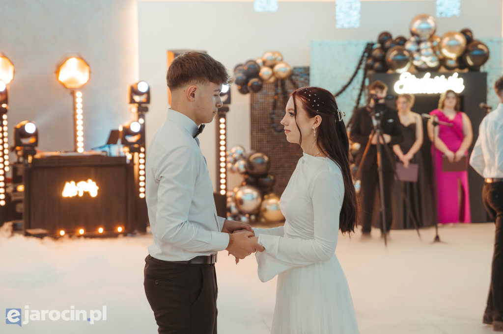 Studniówka 2025 maturzystów ZSP-B Tarce