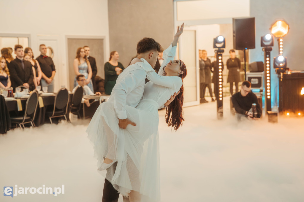 Studniówka 2025 maturzystów ZSP-B Tarce