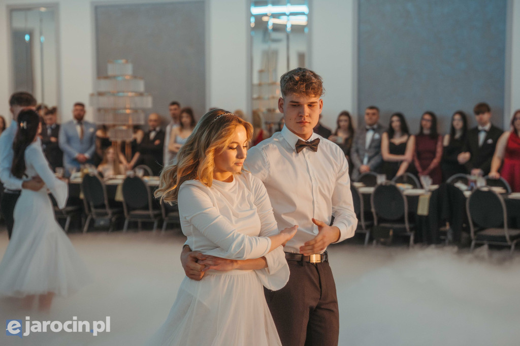 Studniówka 2025 maturzystów ZSP-B Tarce