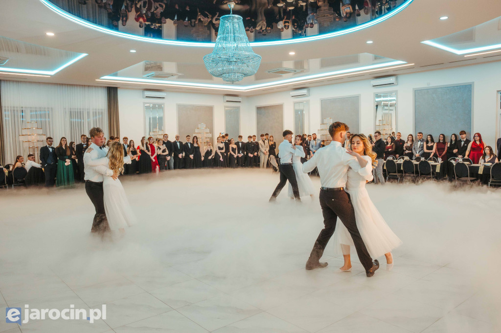 Studniówka 2025 maturzystów ZSP-B Tarce