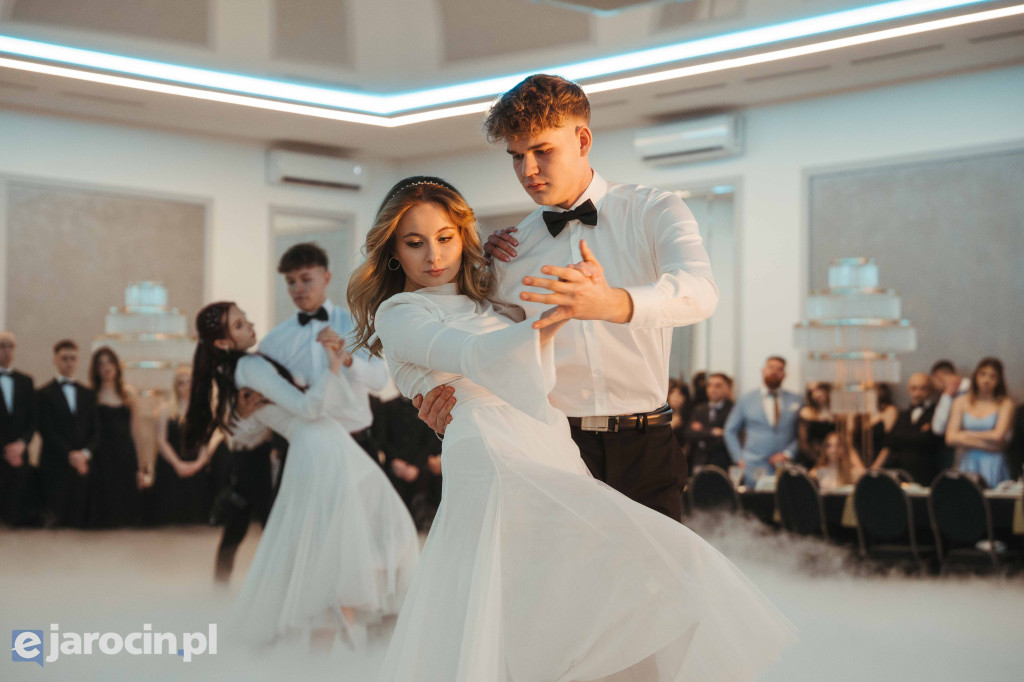 Studniówka 2025 maturzystów ZSP-B Tarce