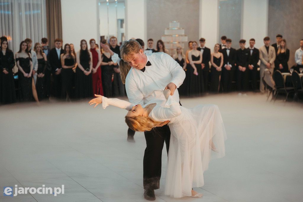 Studniówka 2025 maturzystów ZSP-B Tarce