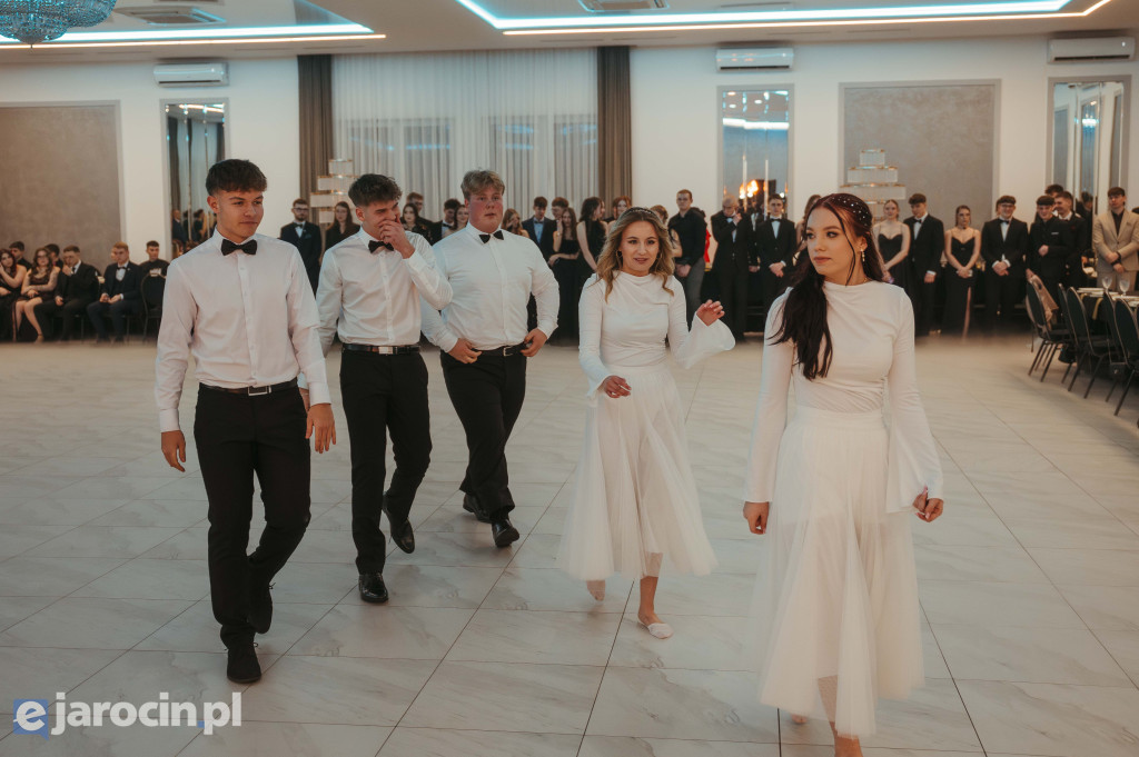 Studniówka 2025 maturzystów ZSP-B Tarce