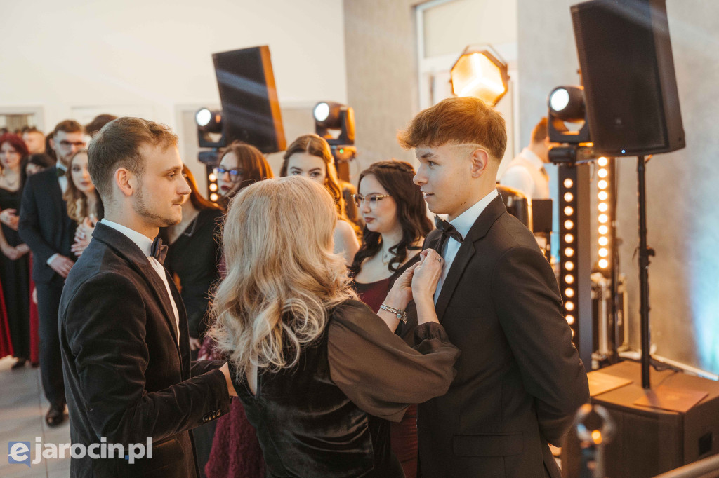 Studniówka 2025 maturzystów ZSP-B Tarce