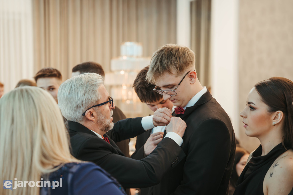 Studniówka 2025 maturzystów ZSP-B Tarce