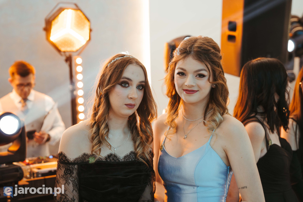 Studniówka 2025 maturzystów ZSP-B Tarce