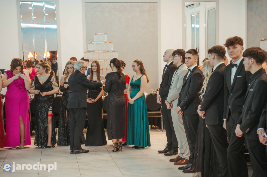 Studniówka 2025 maturzystów ZSP-B Tarce