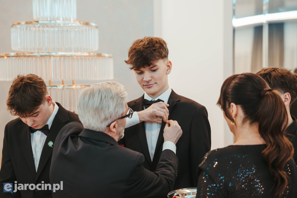 Studniówka 2025 maturzystów ZSP-B Tarce