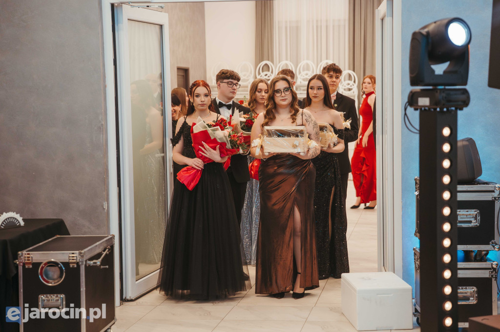 Studniówka 2025 maturzystów ZSP-B Tarce