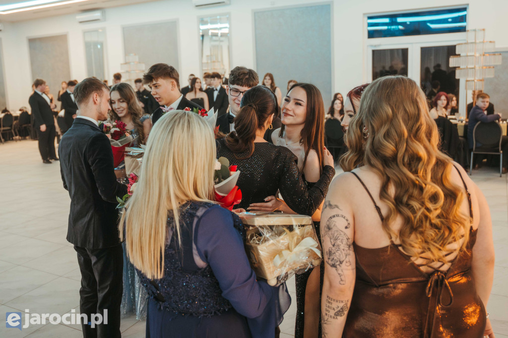 Studniówka 2025 maturzystów ZSP-B Tarce