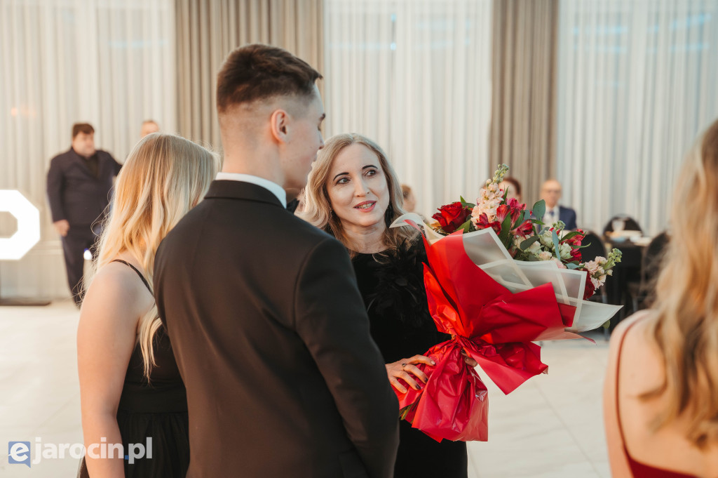 Studniówka 2025 maturzystów ZSP-B Tarce