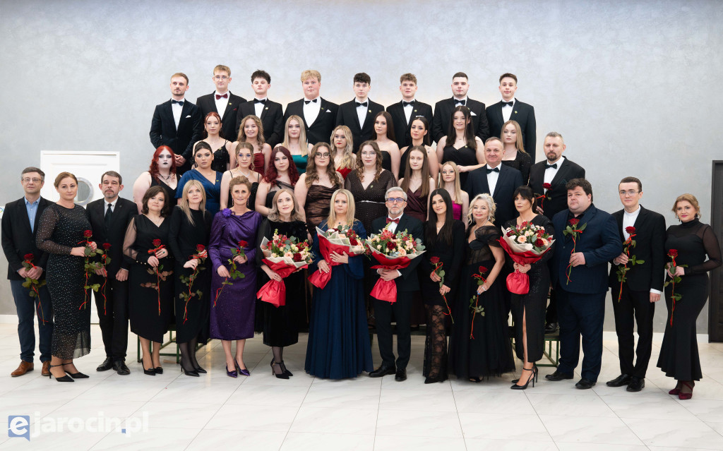 Studniówka 2025 maturzystów ZSP-B Tarce