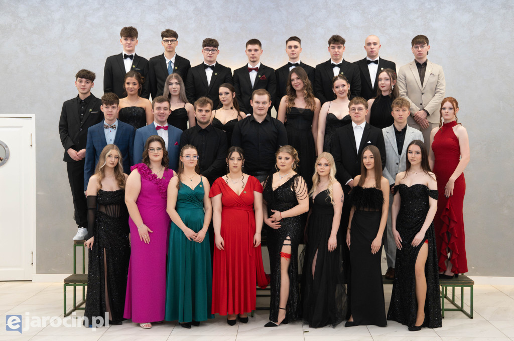 Studniówka 2025 maturzystów ZSP-B Tarce