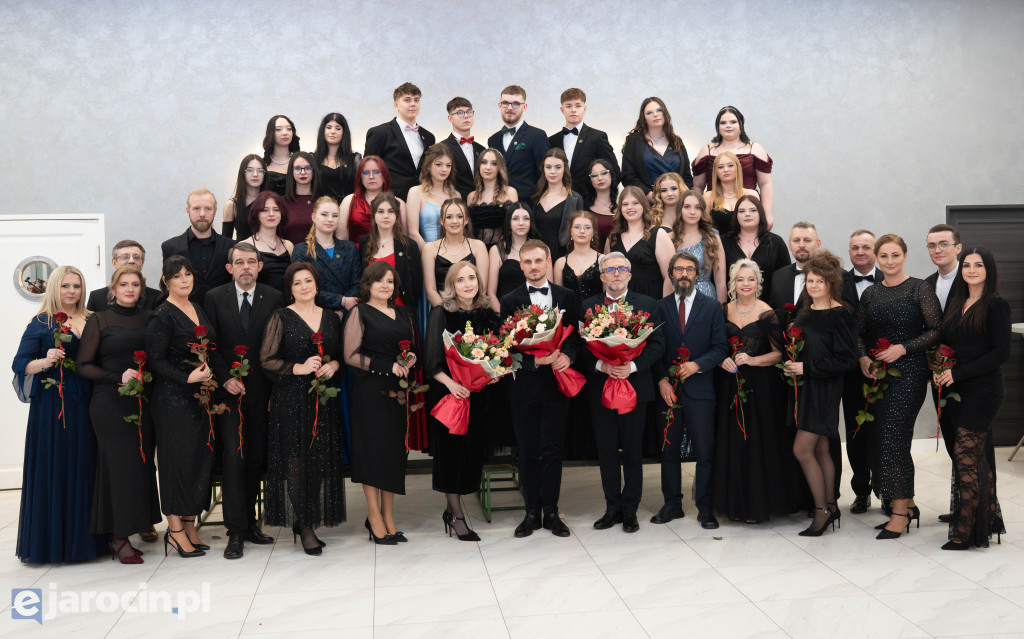 Studniówka 2025 maturzystów ZSP-B Tarce