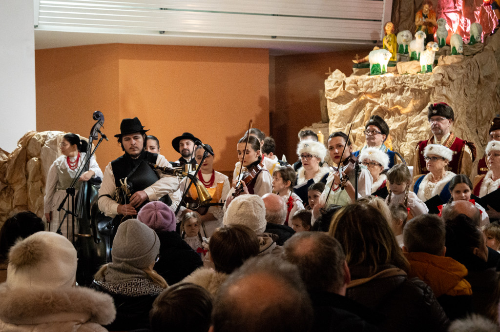 Zespół Folklorystyczny Snutki z kolędami u Franciszkanów