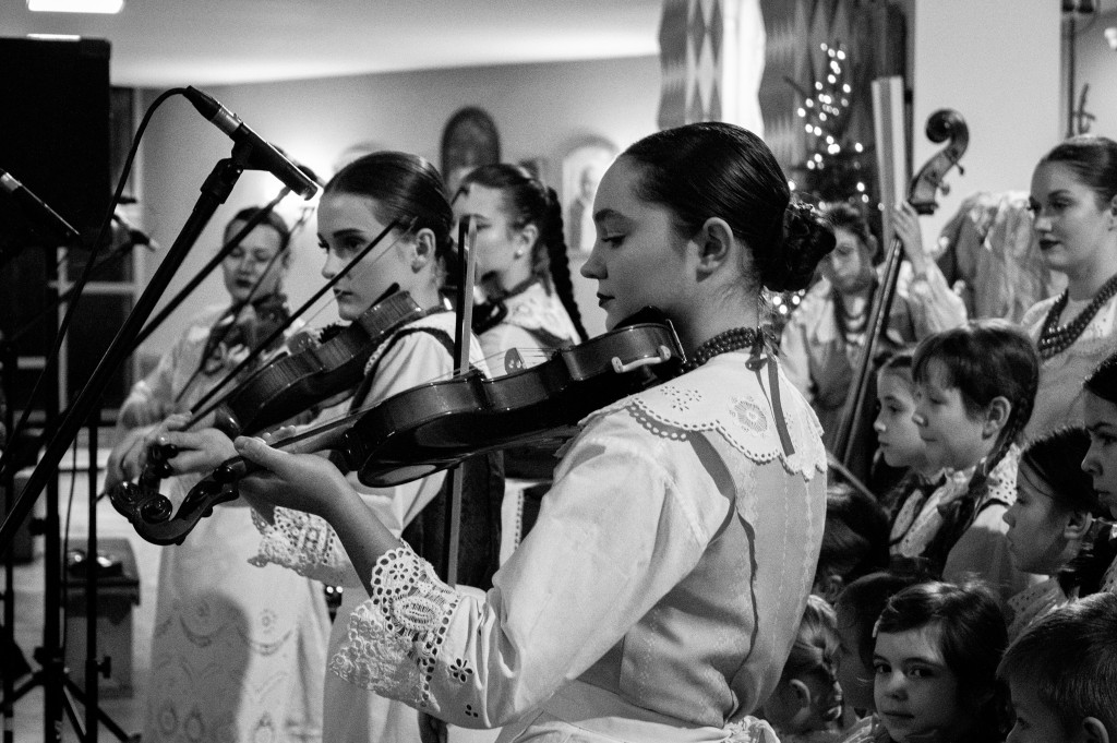 Zespół Folklorystyczny Snutki z kolędami u Franciszkanów