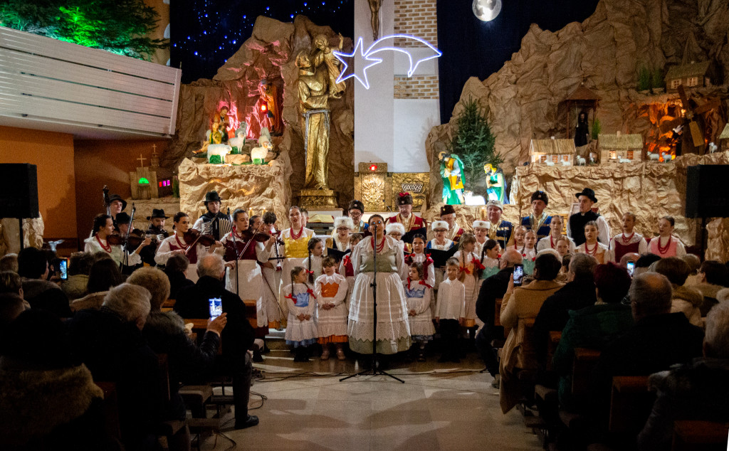 Zespół Folklorystyczny Snutki z kolędami u Franciszkanów
