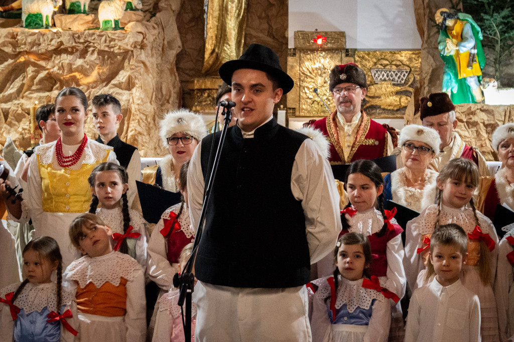 Zespół Folklorystyczny Snutki z kolędami u Franciszkanów