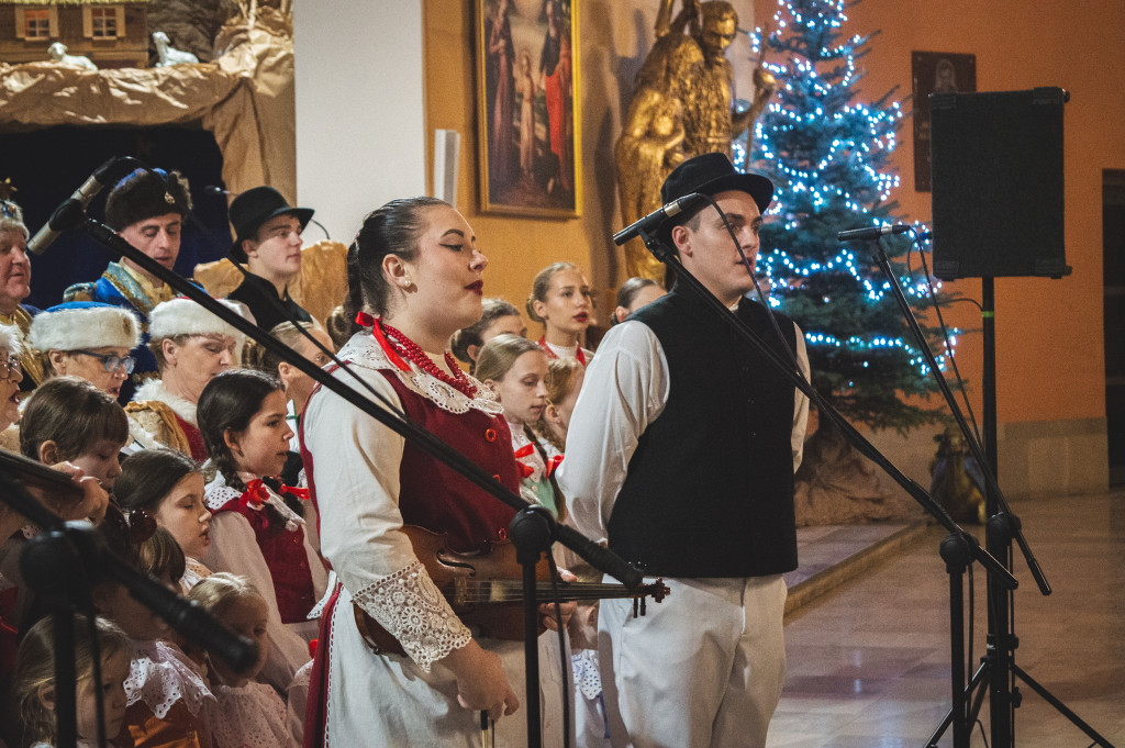 Zespół Folklorystyczny Snutki z kolędami u Franciszkanów