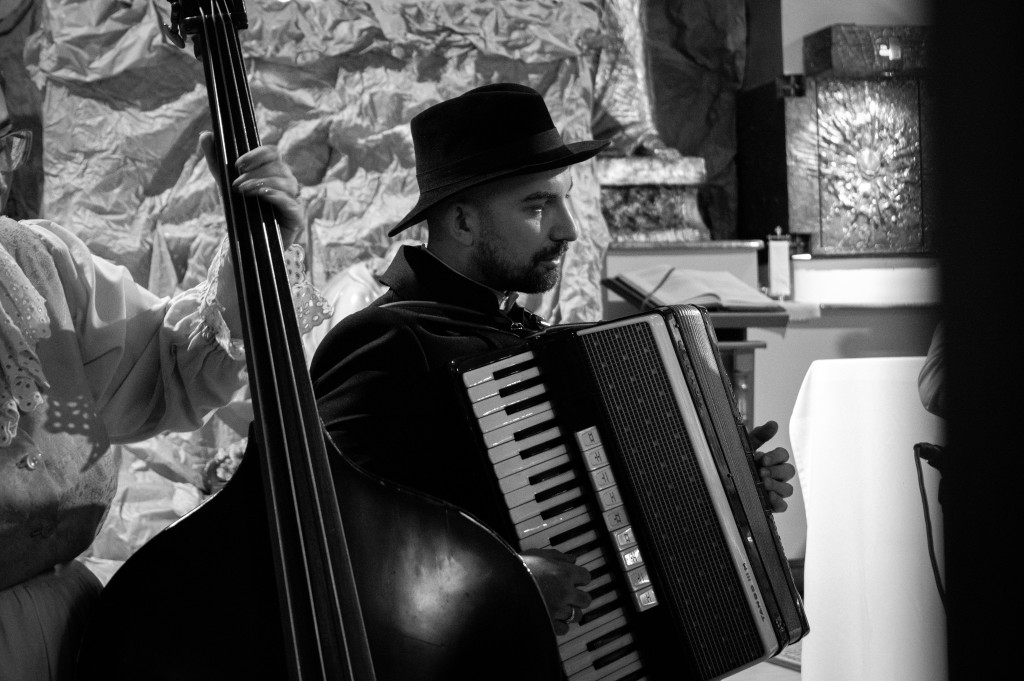 Zespół Folklorystyczny Snutki z kolędami u Franciszkanów