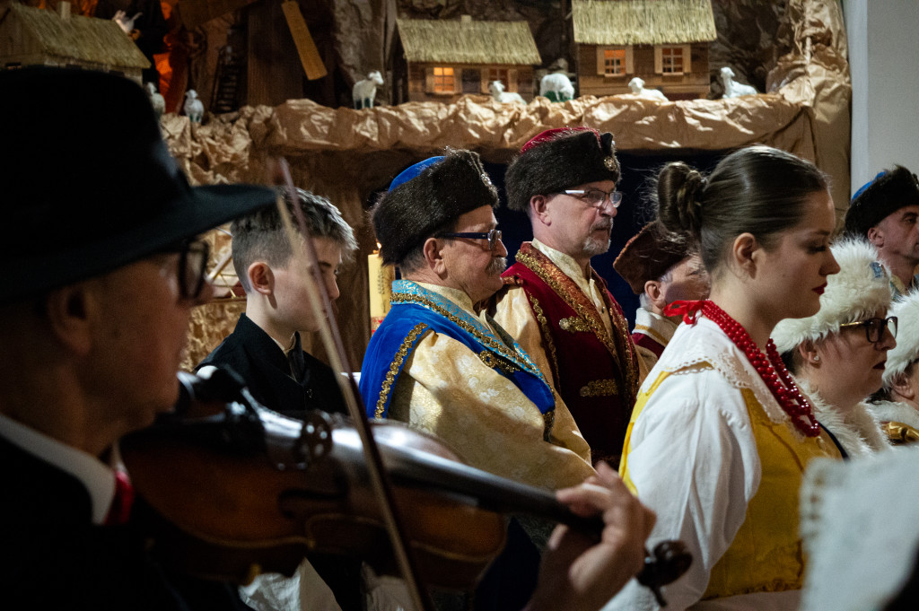 Zespół Folklorystyczny Snutki z kolędami u Franciszkanów