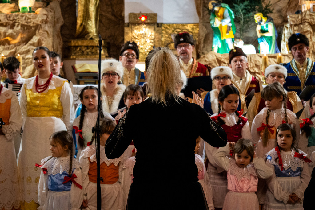 Zespół Folklorystyczny Snutki z kolędami u Franciszkanów