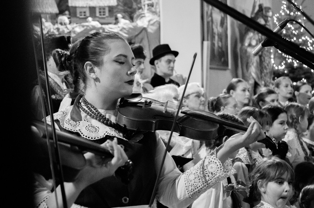 Zespół Folklorystyczny Snutki z kolędami u Franciszkanów