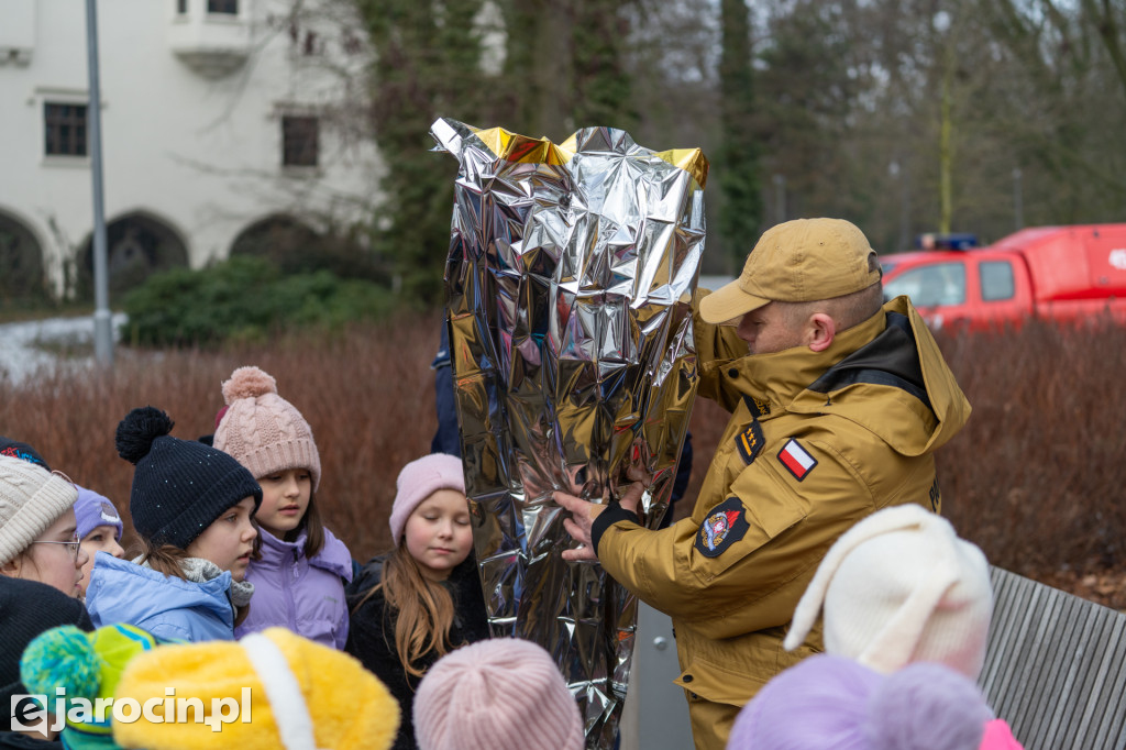 Policjanci i strażacy pokazali, jak niebezpieczny jest lód