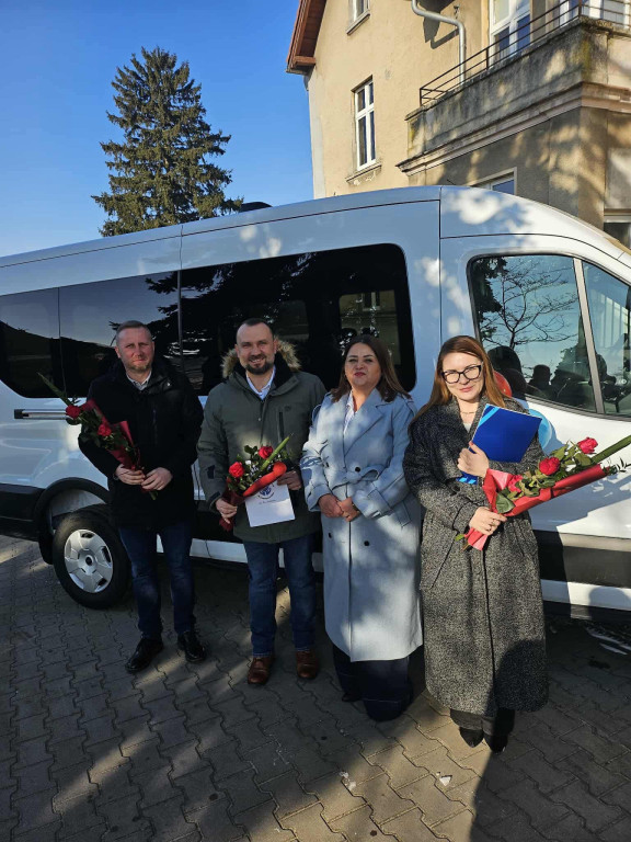 Nowy bus dla ŚDS w Dobieszczyźnie