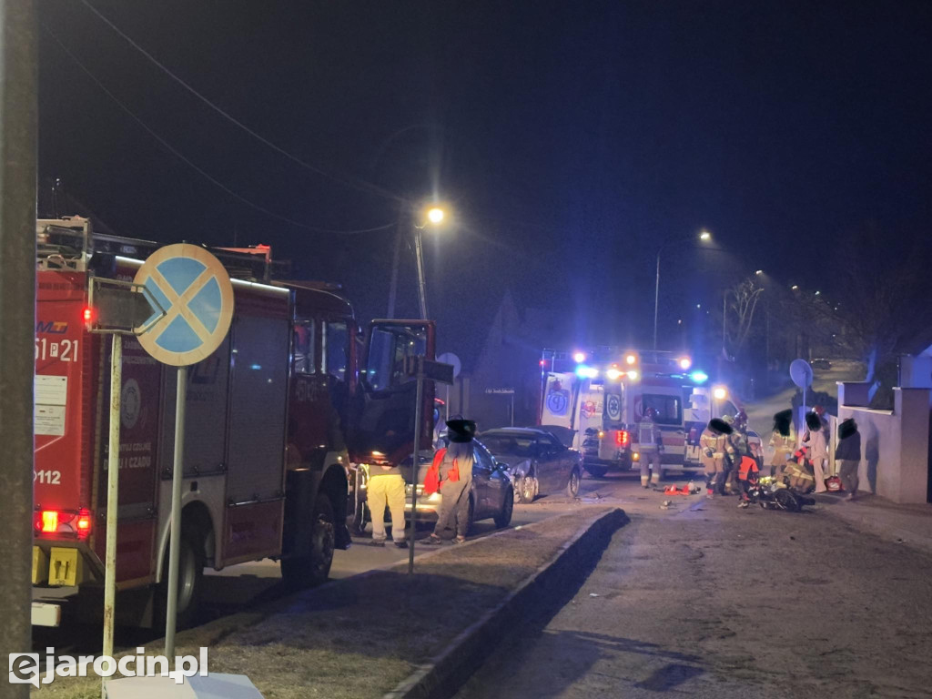 Zderzenie samochodu osobowego i motocykla w Kotlinie