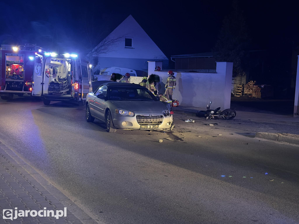 Zderzenie samochodu osobowego i motocykla w Kotlinie