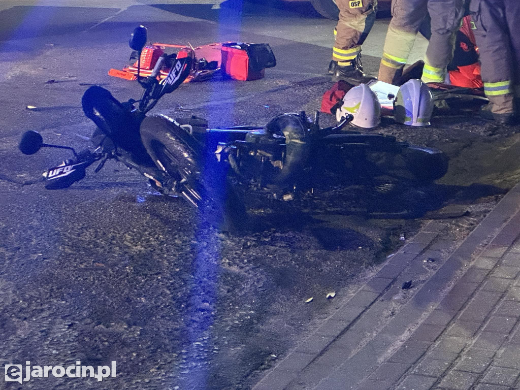 Zderzenie samochodu osobowego i motocykla w Kotlinie