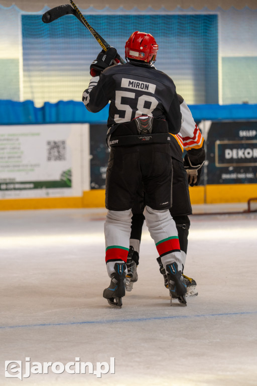 Hokejowe emocje na lodowisku w Jarocinie. Już po raz czwarty