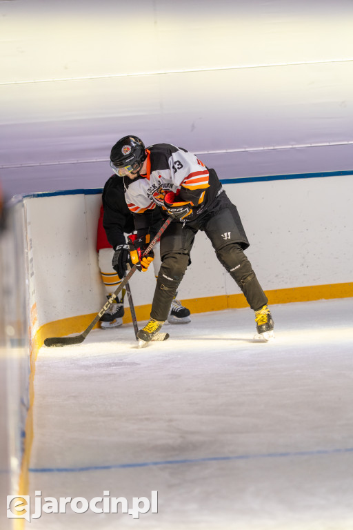 Hokejowe emocje na lodowisku w Jarocinie. Już po raz czwarty